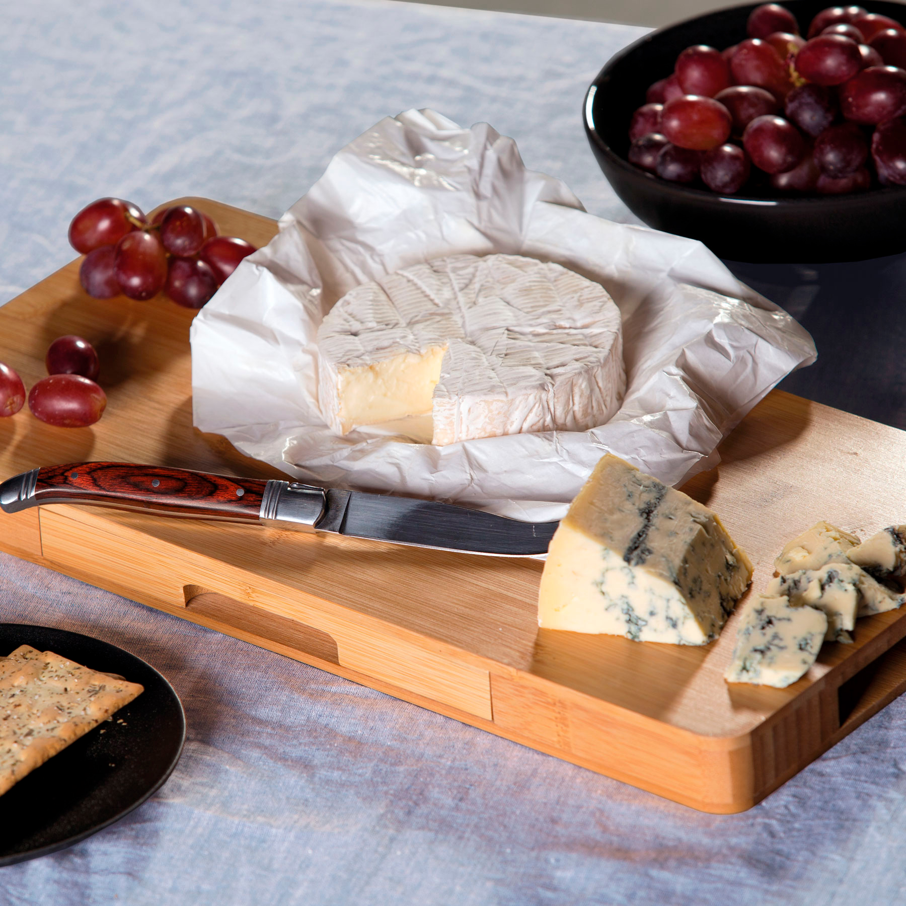 Gourmet Cheese Board Set Features